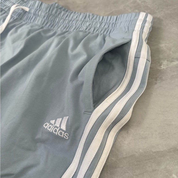 Women’s Adidas Essentials 3-Stripes Athletic Cuffed Pants 4X Plus Size - Picture 6 of 16